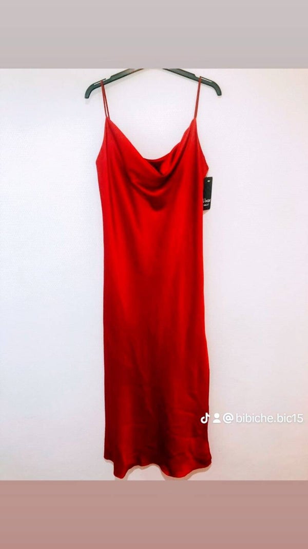 Robe à  fines en satin