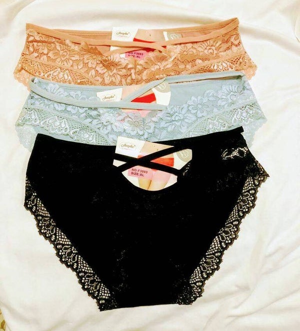 Sous vêtements en dentelle  3 pièces