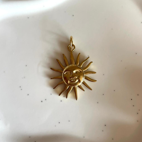 Zon met Gezicht bedel - goud