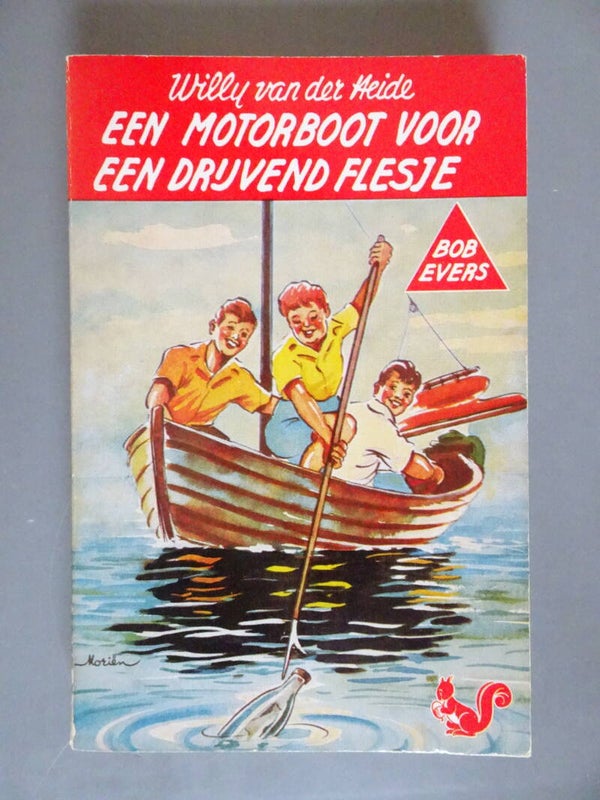 B13 Een motorboot voor een drijvend flesje