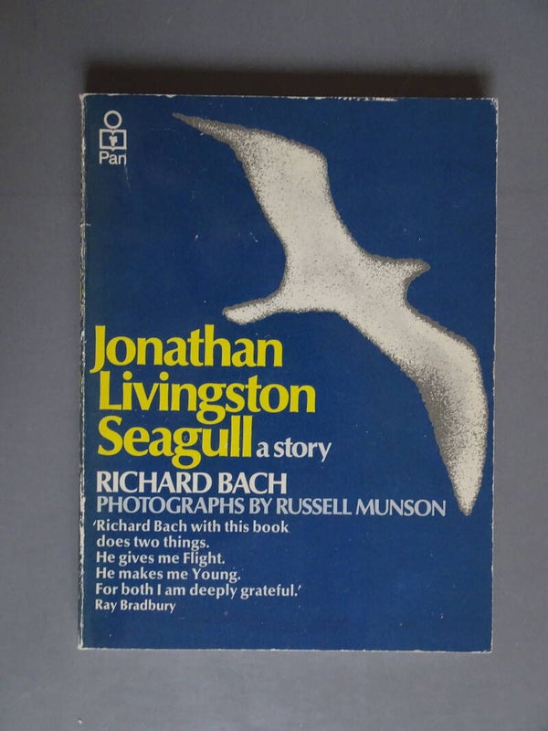 Jonathan Livingstone Seagull - English version Pan Books