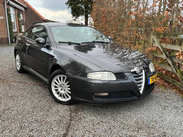 Alfa Romeo GT 2.0 JTS Distinctive | NW DISTRIBUTIE