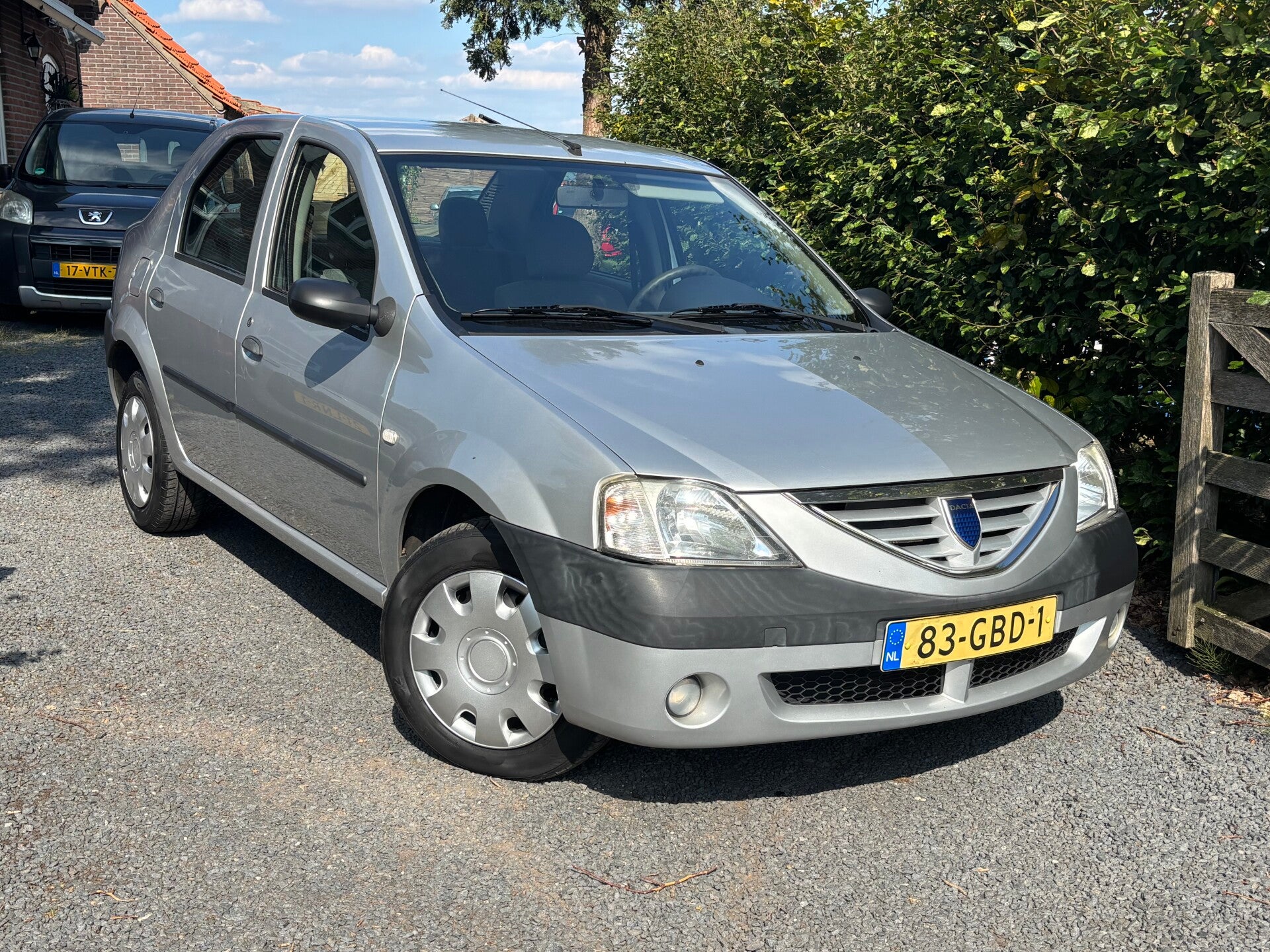 Dacia Logan 1.6 MPI Lauréate Sedan | NIEUWE DISTRIBUTIE