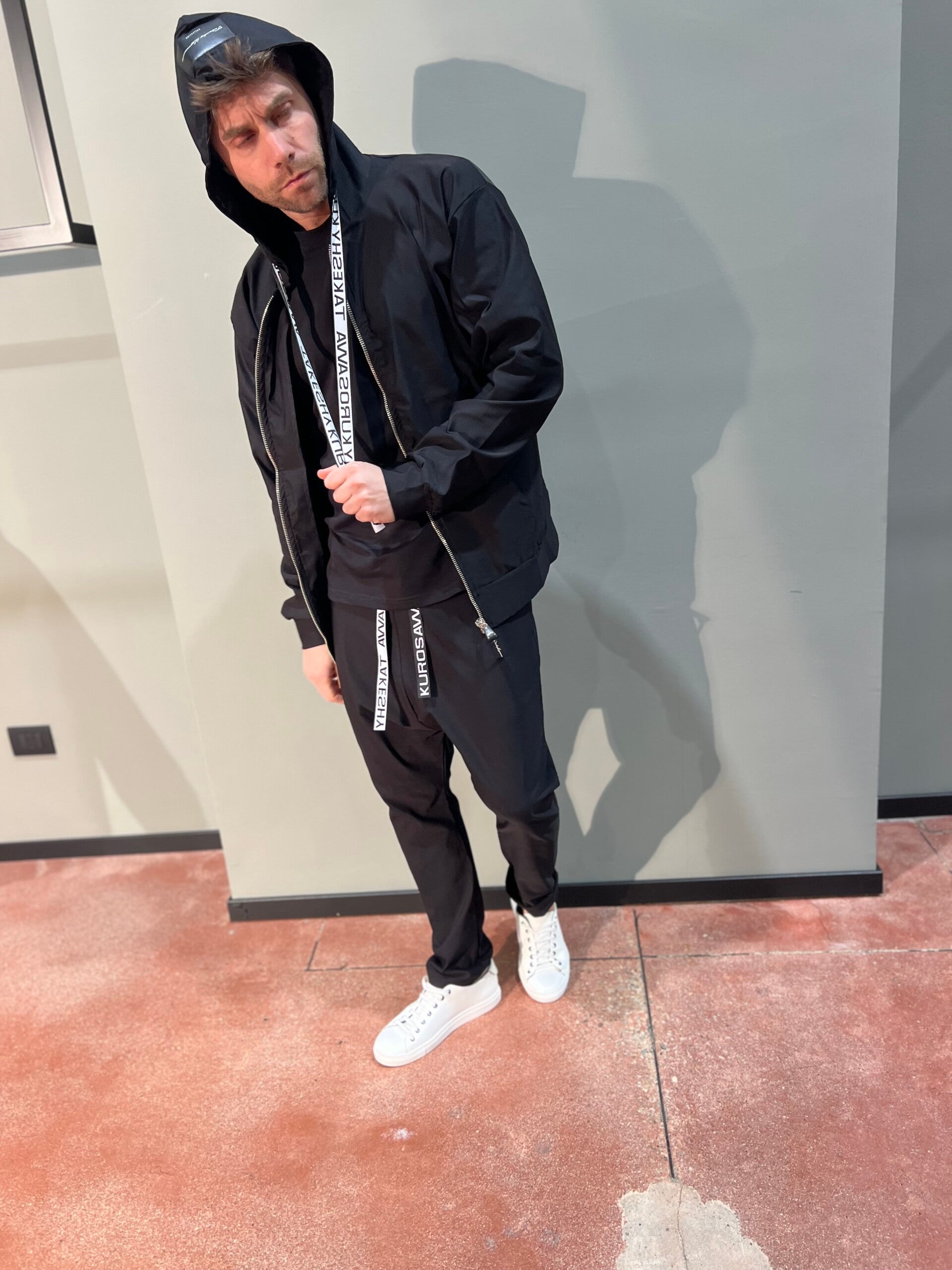 GIUBBOTTO CON CAPPUCCIO E ZIP