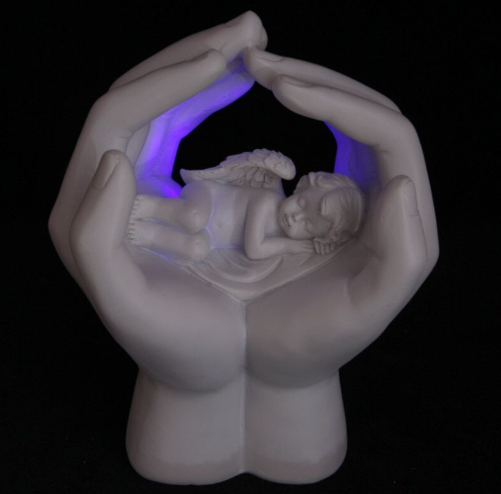 Ange Dormant dans des Mains avec LED