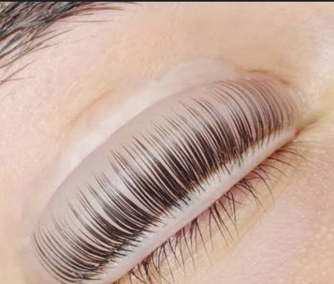 Rehaussement de cils avec teinture