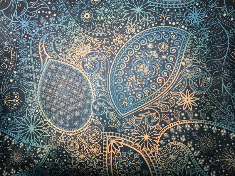 Mehndi patronen in goud, petrol en zwart