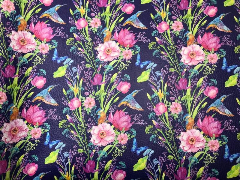 Kolibri en bloemen op donkerblauw