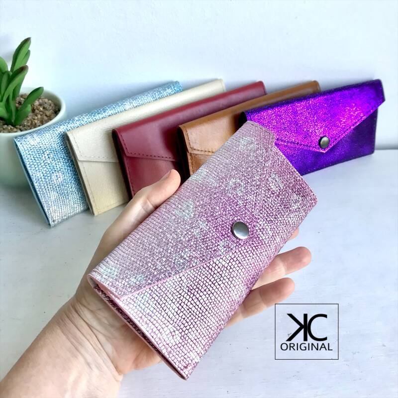 Portemonnee van leer, leren portemonnee met flap, roze leren portemonnee, lichtblauwe lederen portemonnee, paarse glitter portemonnee