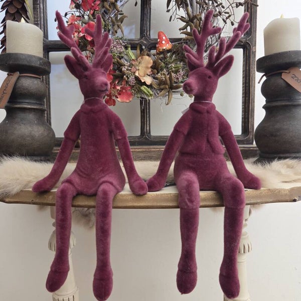 Schatige fluwele hertjes van Decofirm Germany in meerdere kleuren verkrijgbaar Bruin Beige(Taupe) groen en Bordeaux rood ongeveer 25cm zittende jongen en meisje