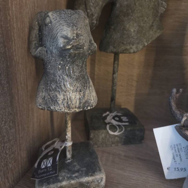 Bokkenrijders kop steenbok groot op voet 30cm hoog