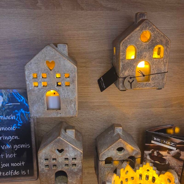 Brynxz jewel cosy huisjes als theelichthouder 12cm hoog
