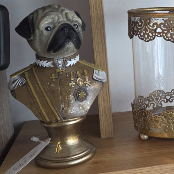 Brocante Dutch Style aangeklede hond hoog 15cm ongeveer Dog generaal