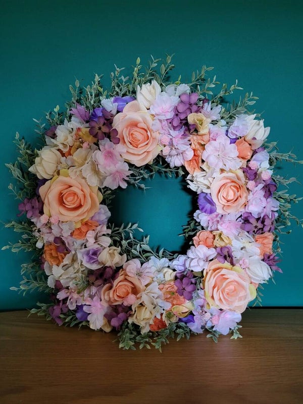 Mooi opgemaakte krans in roseteinten 40cm met thyme achterring
