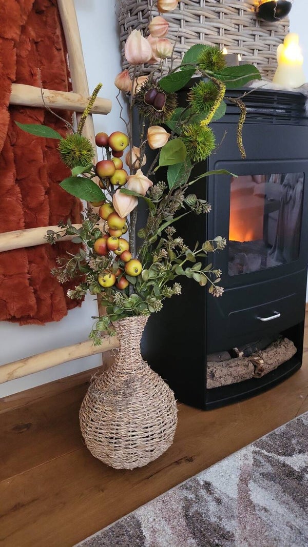 By Sylvia de Keizer handmade rotan vaas ongeveer 80cm hoog herfststuk