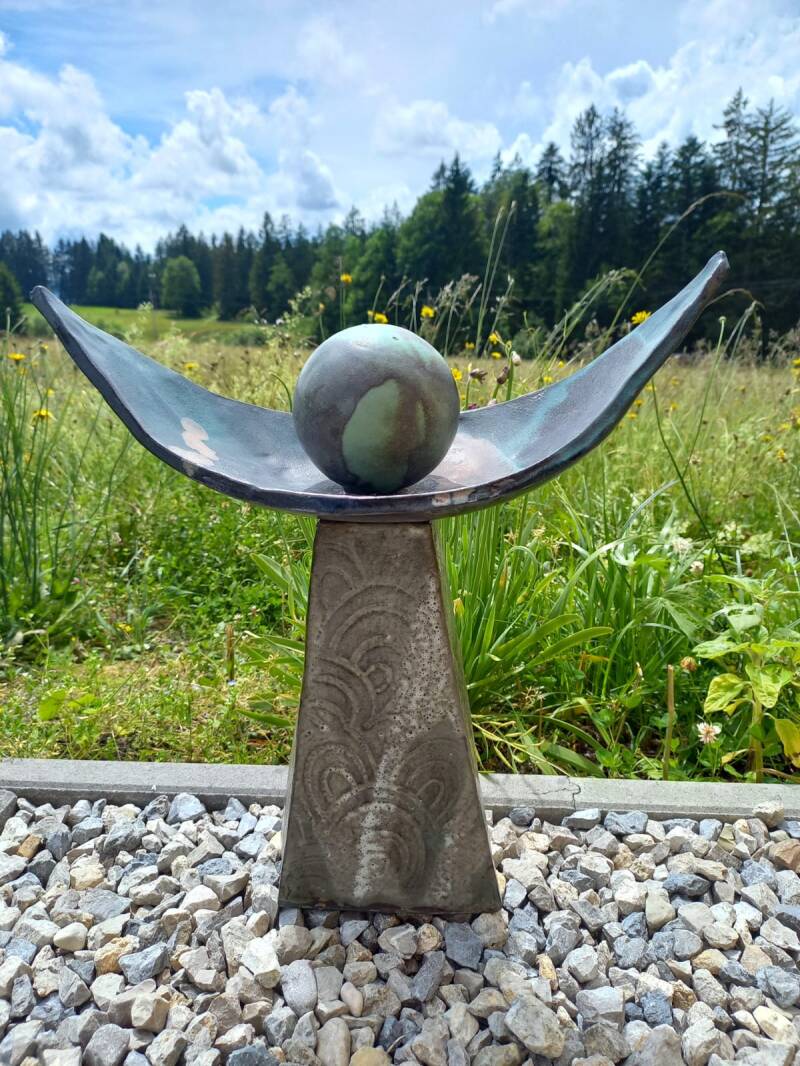 Keramikobjekt schwarzer Ton grob schamottiert  3 teilig 45 cm hoch 