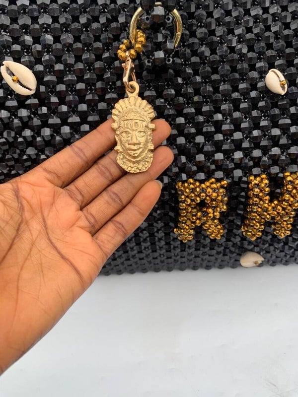 AGBAVBOKO-ESIGIE TRAVELLING BAG ABSOLUTELY MAGNIFICENT UNIQUE GORGEOUS BAG WITH 2 QUEEN IDIA BRONZE PENDANT/MEDALLIONS= €5000, 50