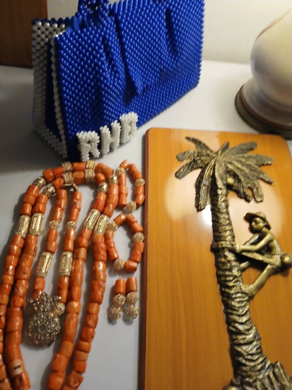 THE GIFT BOX 🎁 LIMITED EDITION, Set of Beads + Bronze + Bag All = €1000