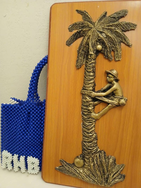 EPIC SALES‼️ NEW SALES‼️ MEGA SALES‼️  HURRY UP, NOTHING LIKE THIS ‼️  1 Benin bronze order + a free stylish bag  Edo,Benin bronze,  contemporary bronze artifacts,pure/composte artworks  very LIMITED sales editions   Shop now‼️👇 = €1100,50