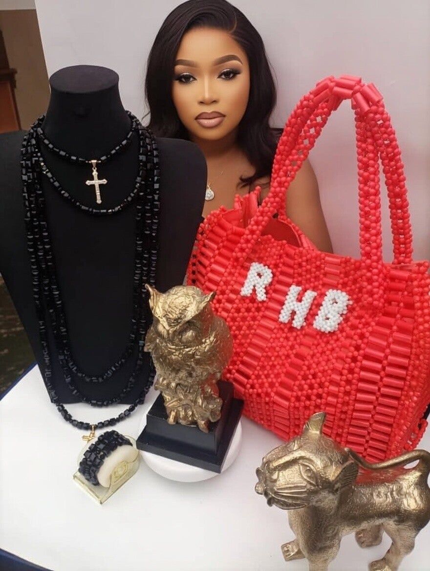 The💲5000 Table Limited Edition  2x small Benin Bronze + 1 Exotic Bag + 1 Set Royal Beads
