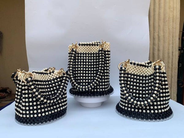 AGBAVBOKO-IYAYIOTA (MEDIUM) beautiful elegant exotic  =  € 300,30
