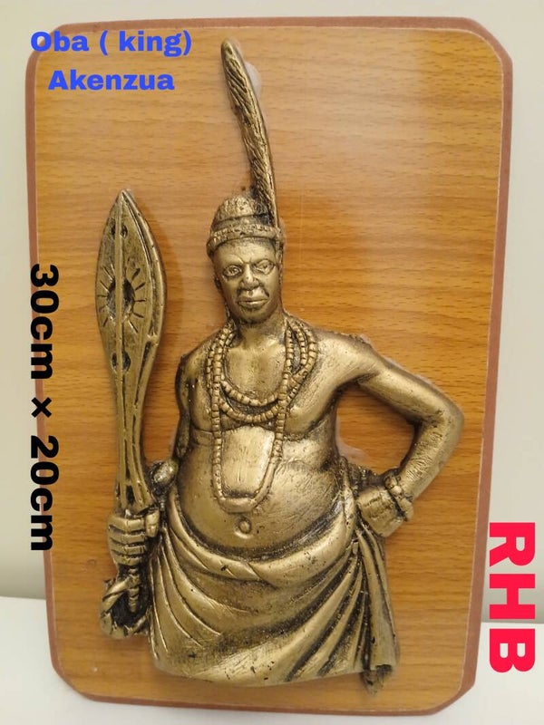 From the master crafters of great BENIN KINGDOM,CONTEMPORARY BENIN BRONZE (bronze plaque, composite of bronze) of great historical references and dimensions,OBA (KING) 31cm × 21 cm = € 1350,45