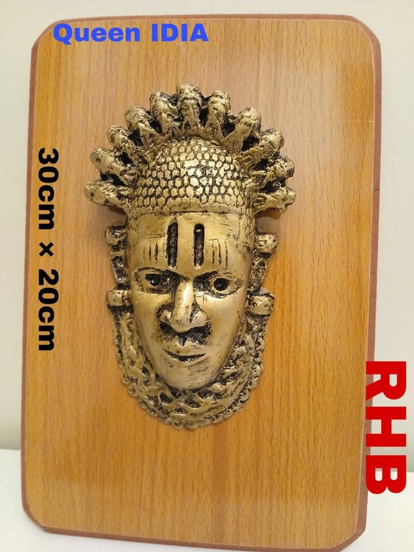From the master crafters of great BENIN KINGDOM,CONTEMPORARY BENIN BRONZE (bronze plaque, composite of bronze) of great historical references and dimensions, "QUEEN IDIA" 31cm × 21 cm = € 1350,45