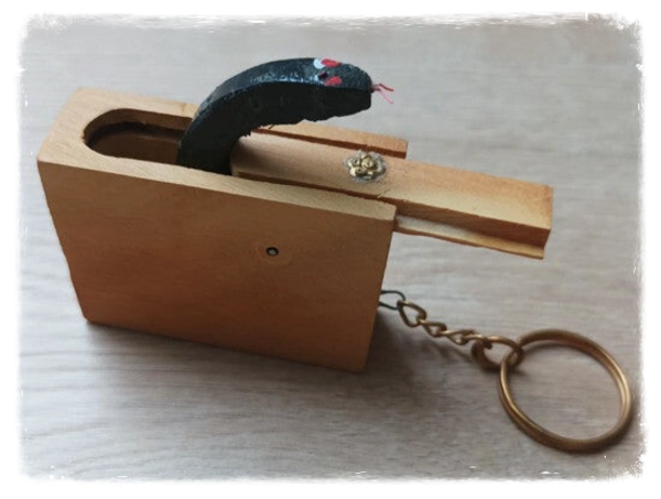 Porte-clés boîte à serpent