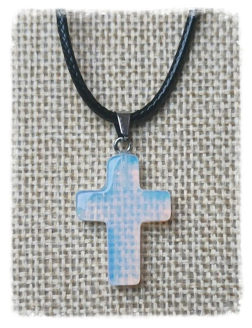 Pendentif croix pierre précieuse - Opaline