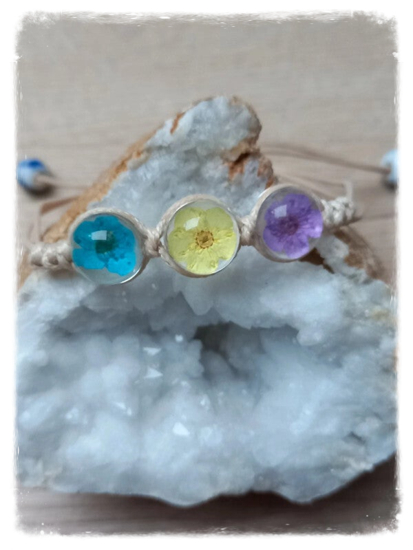 Bracelet 3 fleurs pressées sous verre - Mauve, jaune et bleu