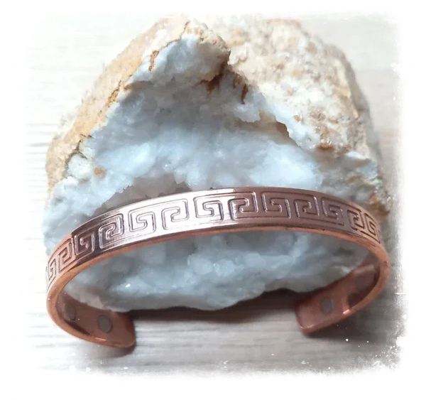 Bracelet fin cuivre massif & aimants motif grec (Ref.001)
