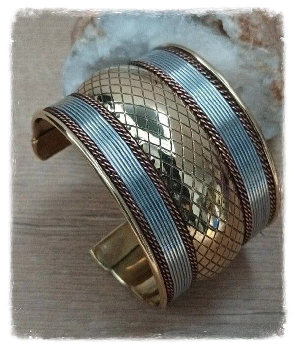 Bracelet large en métal doré