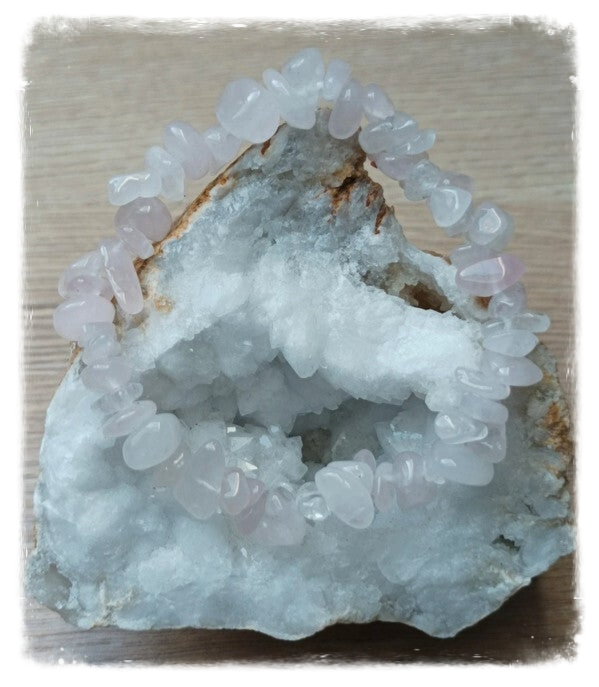 Bracelet en éclats de pierres semi-précieuses Quartz rose