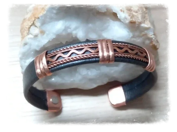 Bracelet cuivre et aimants cuir design ondulé