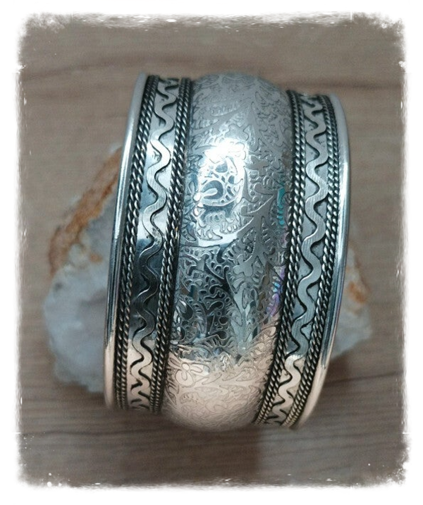 Bracelet large en métal blanc