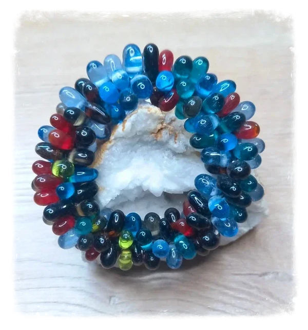 Bracelet grappe perles de verre