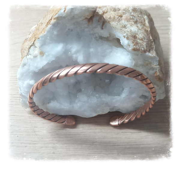 Bracelet fin en cuivre massif torsadé (Ref.103)