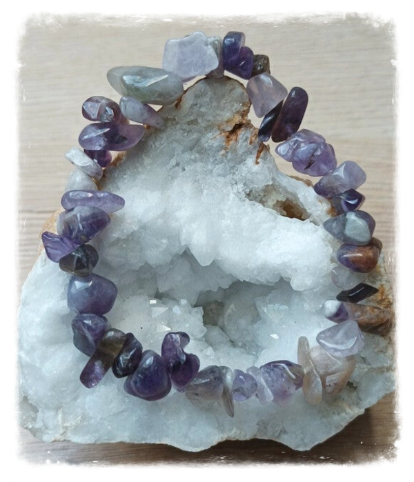 Bracelet en éclat de pierres semi-précieuses Améthyste