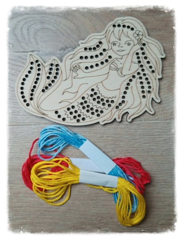 Jeu bois broderie - Sirène