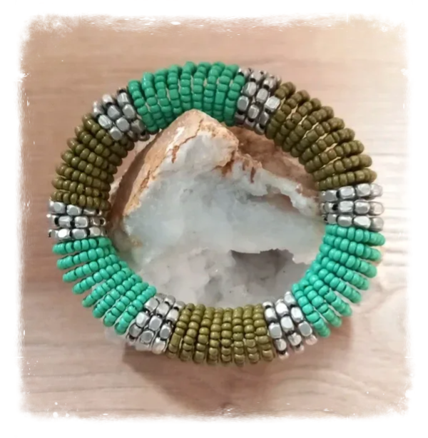 Bracelet perles de rocaille et métal extensible - Vert et argenté