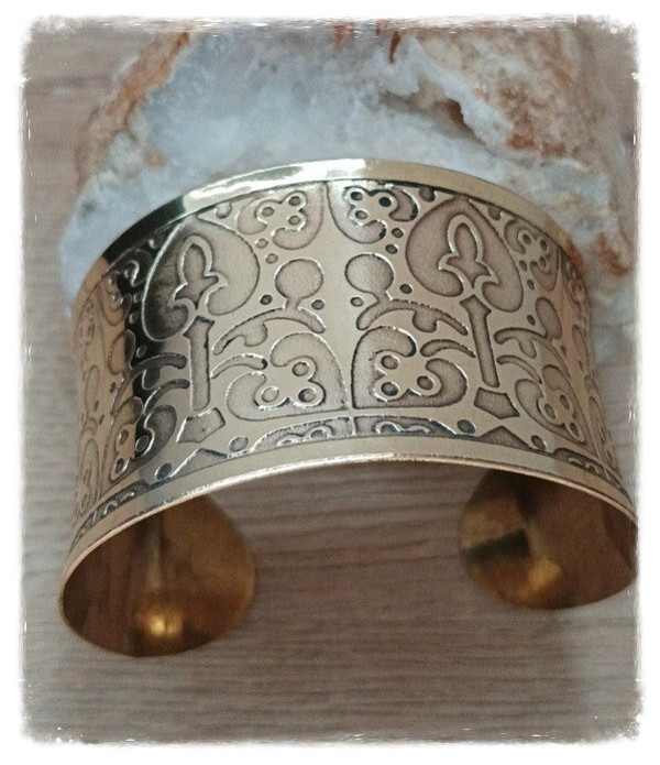 Bracelet large en métal doré