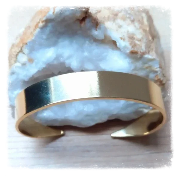 Bracelet manchette en laiton doré – Finition lisse