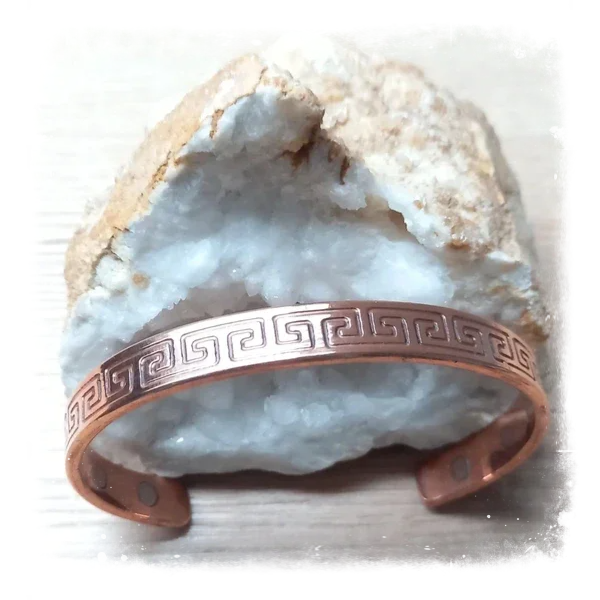 Bracelet fin cuivre massif et aimants motif grec (Ref.001)