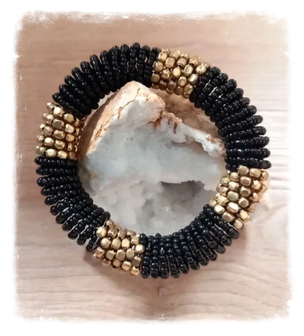 Bracelet perles de rocaille et métal extensible - Noir et doré