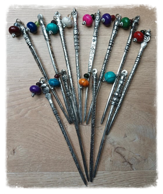 Pique à cheveux métal et déco perle en breloque