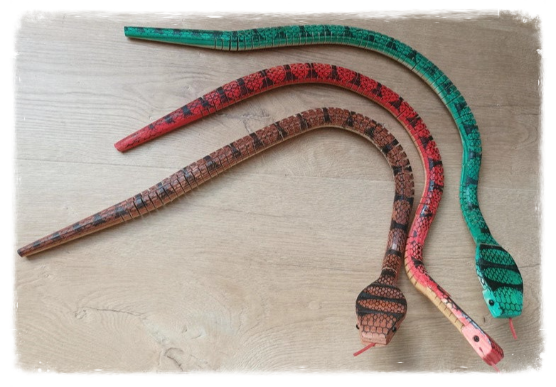 Serpent cobra articulé en bois