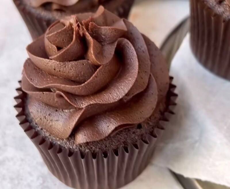 chocolate-cupcake-standard-i3p938.jpg