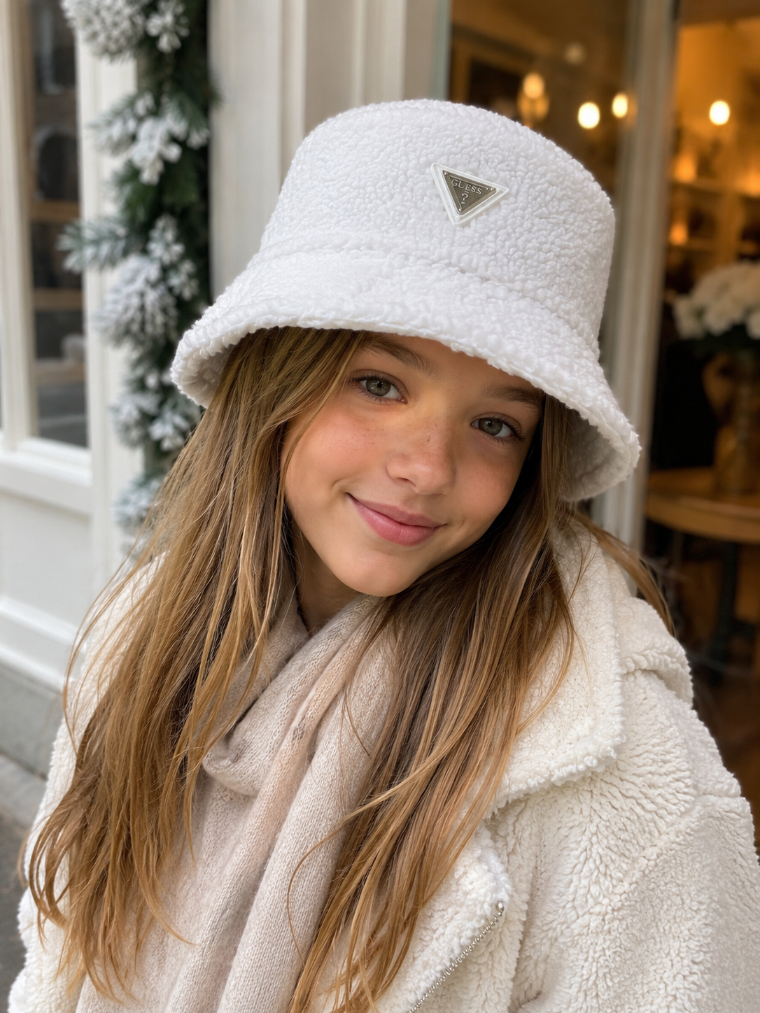 Hoedje Guess G012 teddy meisje winter (omkeerbaar)