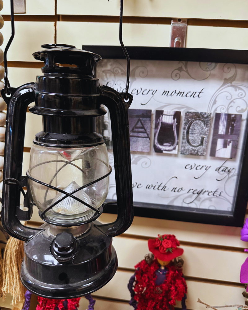 black-kerosene-lantern-standard.png
