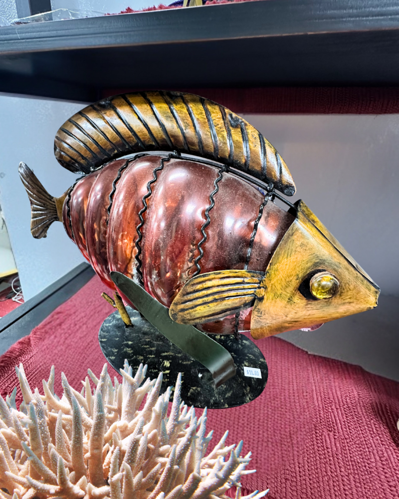 glass-and-metal-fish-decor-standard.png